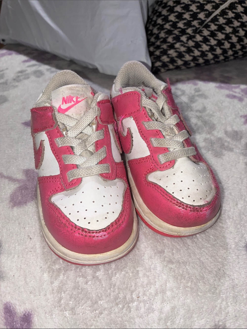 Nike Kids Pink and White Low-Top Sneakers with Velcro Strap